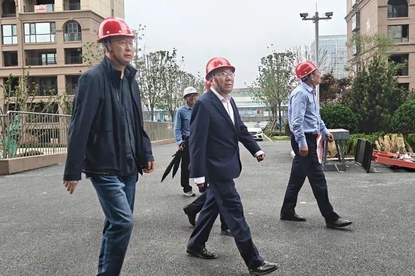 公司黨委書記、董事長李明華一行到煙臺項目、濰坊項目檢查指導工作.jpg