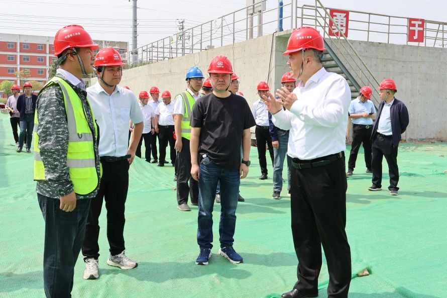 1752562767696101.jpg 泰州市金東城市建設投資集團黨委書記、董事長陳祥到姜堰項目檢查指導工作.jpg